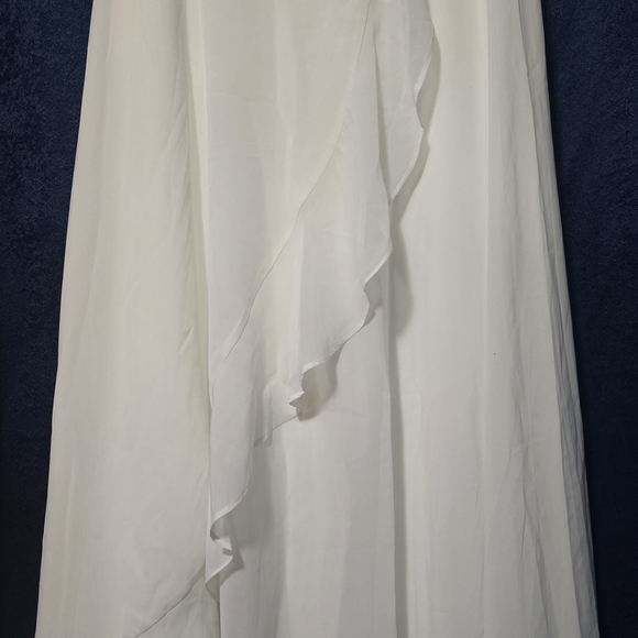 JJs House Ivory Long Wedding Dress 100 % Polyester. Size 16. Bust 34" Waist 32" - Picture 2 of 9